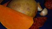 Dýňovo - česnekový krém s klobásou