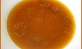 Falešná hovězí polévka z morkových kostí, čistý hotový vývar