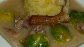 Hovězí na špeku a růžičkové kapustě