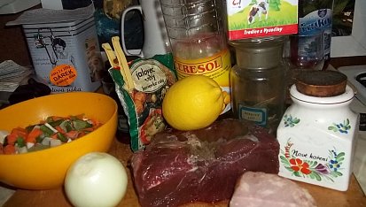 Koňské maso dušené v "papiňáku" se zeleninou na smetaně, suroviny...