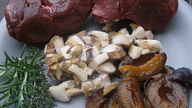 Jelení steak se švestkovou omáčkou