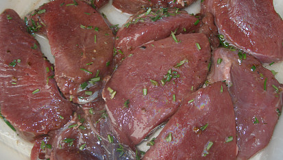 Jelení steak se švestkovou omáčkou