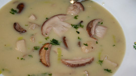 Jemná polévka s chutí pečených brambor