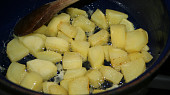 Jemná polévka s chutí pečených brambor