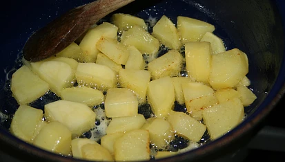 Jemná polévka s chutí pečených brambor