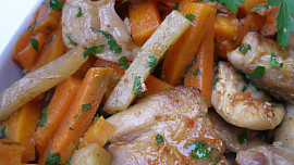 Kořeněná mrkev s kedlubny a kuřecím masem