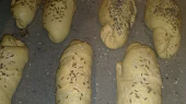 Křehký rohlík, před pečením