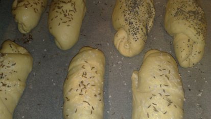 Křehký rohlík, před pečením