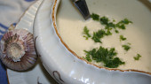 Krémová česnečka (knoblauchsuppe)