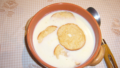 Krémová česnečka (knoblauchsuppe)