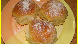 Kynuté buchty, plněné marmeládou