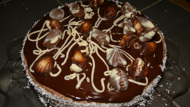 Patrový čokoládový dort s mušlemi