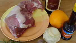 Pečený vepřový ocásek s celerem a pomerančem