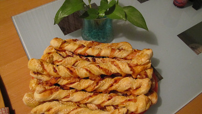 Pizza tyčinky z kynutého těsta