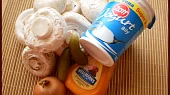 Přírodní žampiony s jogurtovým dipem, část použitých surovin