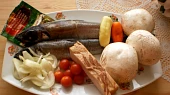 Pstruh na zelenině z jednoho pekáčku, část použitých surovin