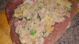 Roládky s rohlíkovou nádivkou