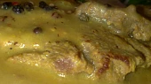Roštěnka s pepřovou omáčkou a pečenými brambory