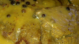 Roštěnka s pepřovou omáčkou a pečenými brambory