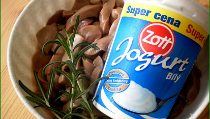 Rozmarýnové ledvinky v jogurtu, část použitých surovin