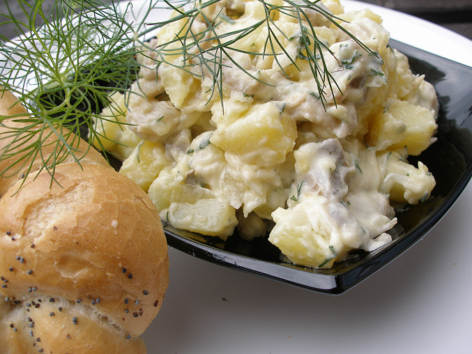 Slanečkovo bramborový salát s koprem