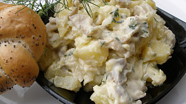 Slanečkovo bramborový salát s koprem