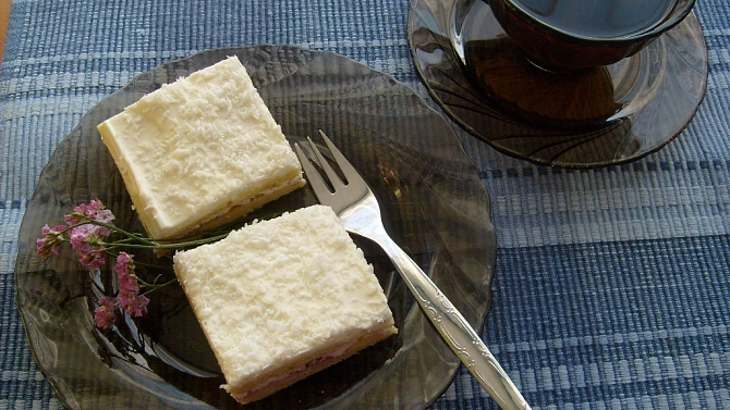 Šlehačkové řezy s kokosem