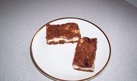 Strouhaný kakaový koláč s tvarohem
