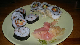 Sushi / Maki a California Rolls