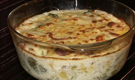 Zapečené brambory a brokolice s čedarem
