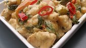 Zelené krůtí curry s cizrnou a mangoldem