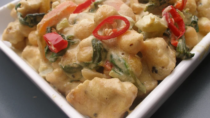 Zelené krůtí curry s cizrnou a mangoldem