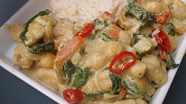 Zelené krůtí curry s cizrnou a mangoldem