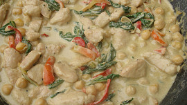 Zelené krůtí curry s cizrnou a mangoldem