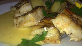 Aljašská treska s citronovo-máslovou omáčkou