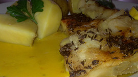 Aljašská treska s citronovo-máslovou omáčkou
