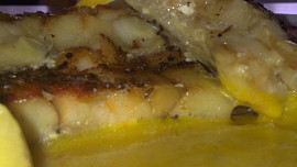 Aljašská treska s citronovo-máslovou omáčkou