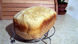 Bílý sezamový chléb bez lepku, mléka a vajec