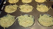 Bramborové muffiny, vymazanou formu na muffiny naplníme směsí