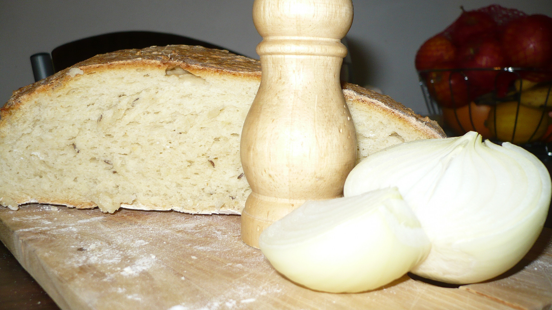 Bramborový chlebík babičky Bé s improvizovanou nivovou pomazánou pana El