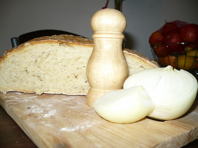 Bramborový chlebík babičky Bé s improvizovanou nivovou pomazánou pana  El