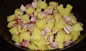 Brambory se špenátem, Pokrájené brambory a slaninu dáme do PH