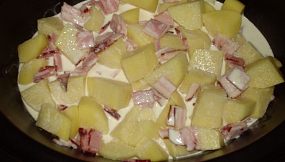 Brambory se špenátem, zalijeme smetanou