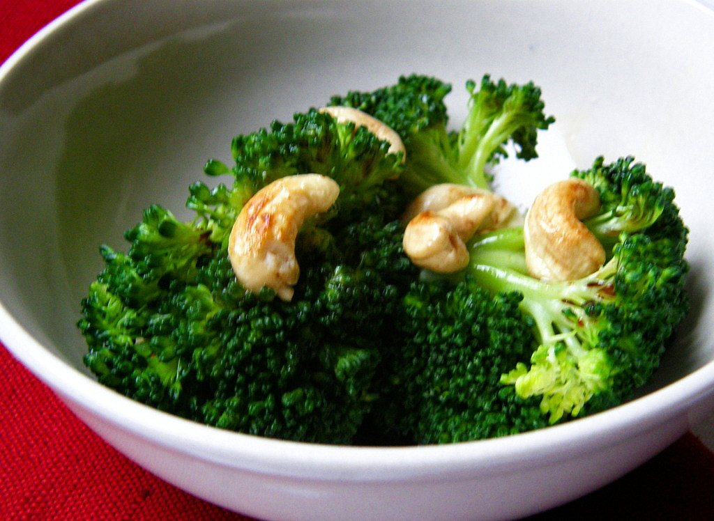Brokolice s kešu oříšky