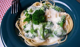 Celozrnné těstoviny s brokolicí