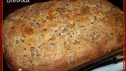Chlebík s instantním česnekem a kmínem, a je upečeno...