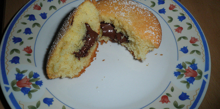Čokoládové muffiny s burskými oříšky (já do nich nedala oříšky a čokoládu jsem dala…)