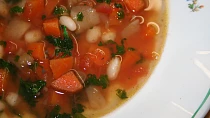 Dietní fazolová polévka s celerem - Fassolada me Selino