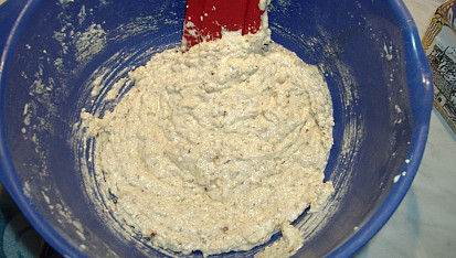 Dr. Oetker řezy, žloutky,cukr, mouku a ořechy ušleháme