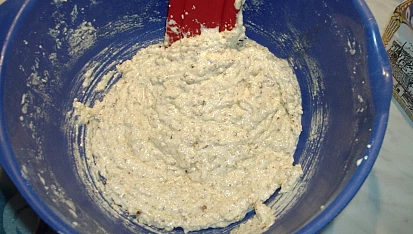 Dr. Oetker řezy, žloutky,cukr, mouku a ořechy ušleháme